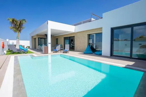 Sea Breeze Villas Lapa and Claca