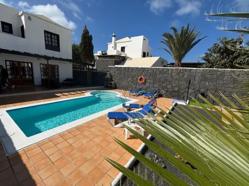 Villa Adel, Oasis de paz con piscina climatizada
