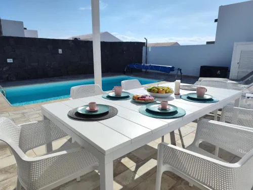 Villa Anny piscina climatizada aire acondicionado espaciosa y luminosa!