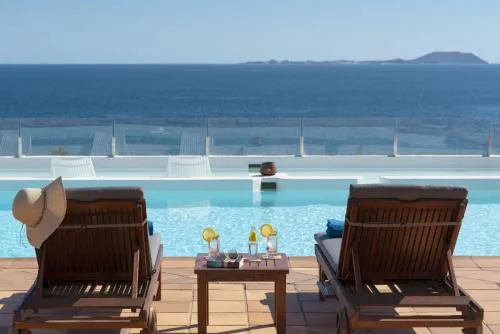 Villa Costa Roja con vistas al mar, piscinas, jacuzzi, mini golf y pádel en Montaña Roja