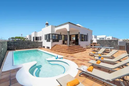 Villa Emerita by Villa Plus