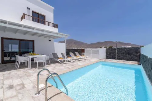 Villa Femes by Villa Plus