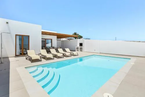 Villa Los Altos Arbea 8B by Escape Home