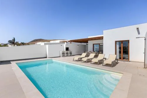 Villa Los Altos Gadea 9B by Escape Home