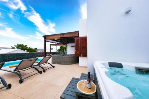 Villa Malolo - Private Pool and Jacuzzi By Lanzarote Vacation Homes