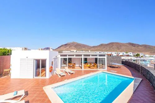 Villa Papagayo Faro by Villa Plus