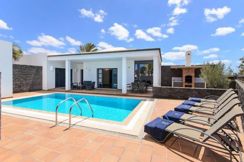 Villa Sleeps 6 with Sauna