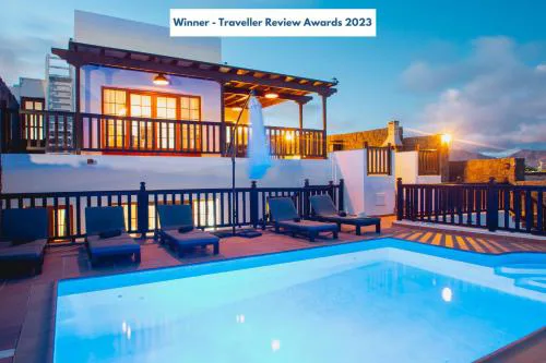 Villa Vista Reina - Luxury 6 Bedroom - Heated Pool- Views - Pool Table - Vista Lobos - Playa Blanca