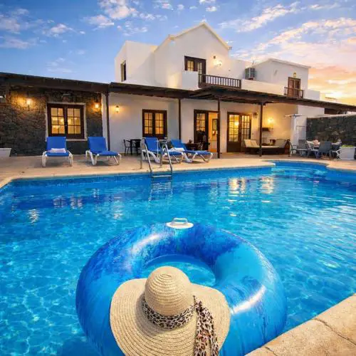 VillaBlanca Mar Private Pool in a Charming Retreat of Serenity