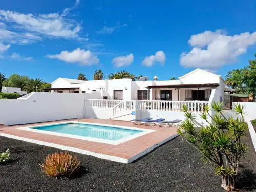 Villas with private pools - Just 7 min walk from beach, bars & dining