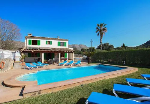5-bedroom villa to enjoy with the family by Renthousing