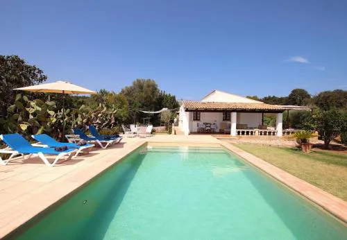 Charming villa for two people by Renthousing