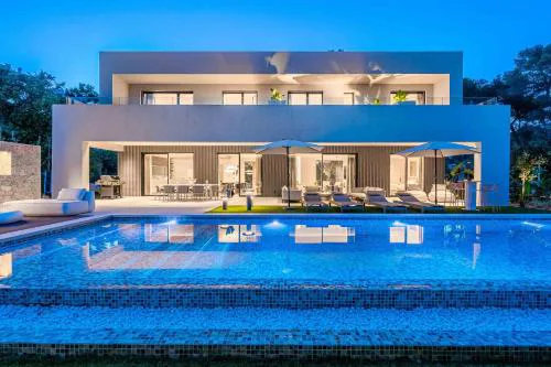 Gotmar Beach Is A Modern