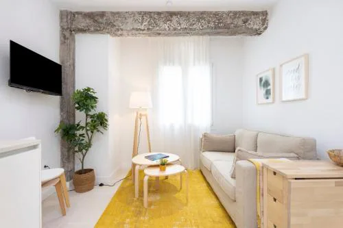 APARTAMENTOS PLAZA DEL CHARCO I