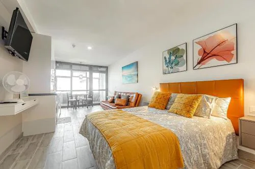Home2Book Central Studio near Playa del Muelle
