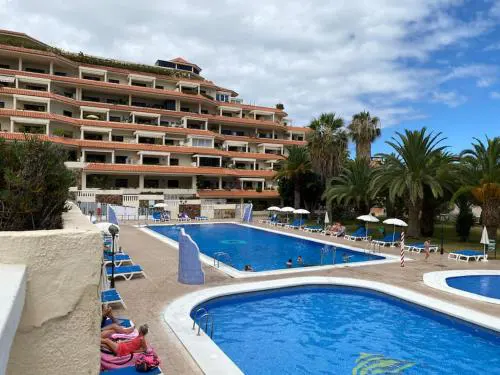 Luminoso apartamento con terraza y piscina