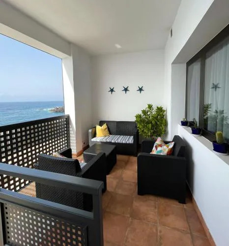 Moderno apartamento frente al mar