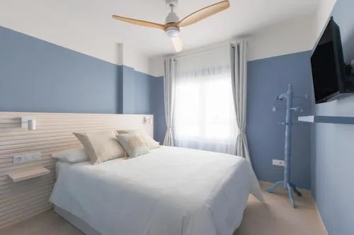 Elegant 2 Bedrooms Flat 5 minutes from the sea & free parking