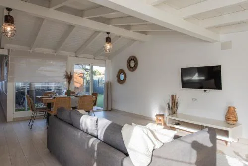 Tetir black House