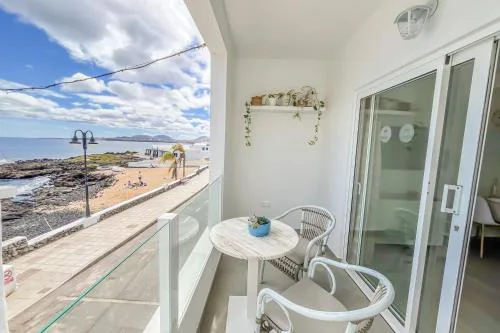 Casa Burgao 2 on the front line with seaview terrace