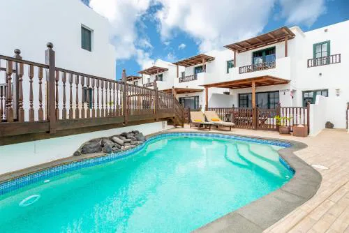Casa Lili - Shared Pool - Close to Seafront Promenade - Sea Views from upper terrace