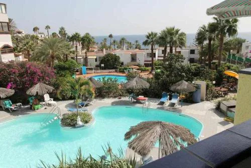 Apartamento con piscina climatizada y vista al mar