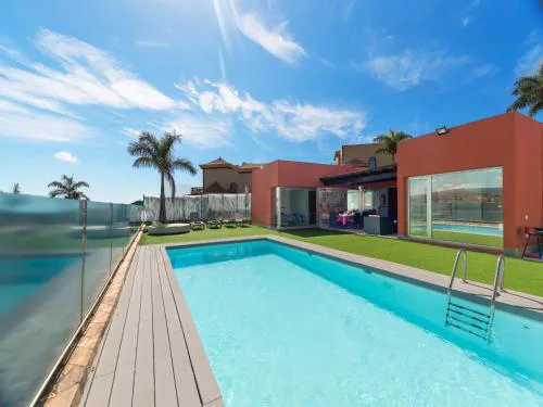 Chalet in Maspalomas with Heated Pool