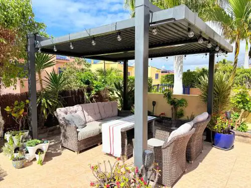 Cozy Corner Close to Beach, Golf and Shopping