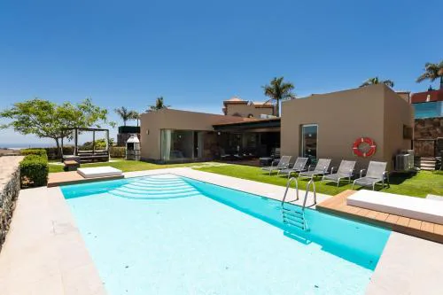 Premium House with Private Heated Pool and Bbq