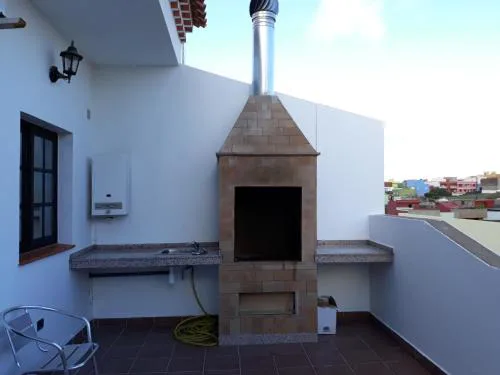 Apartamento con terraza privada y barbacoa