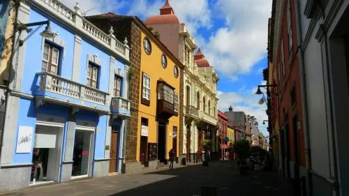 Modern Comfort in the Heart of La Laguna