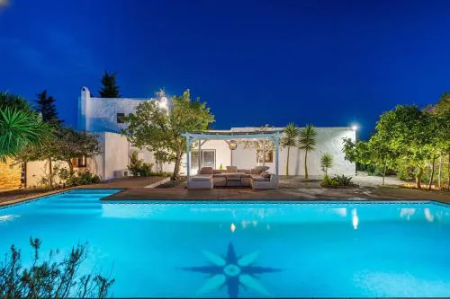 8 Guests Large Villa near Bossa Beaches & Airport