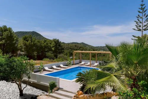 Villa Alexa this charming villa is just a 10 min drive to either Playa Den Bossa or San Antonio