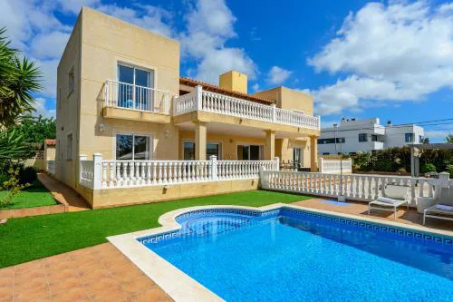 Villa next to playa Bossa