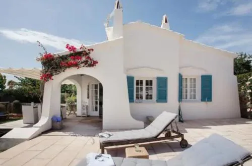 Es Chalet