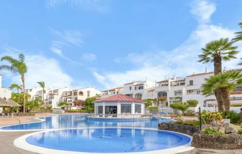 Beautiful 4 bedroom apartment with private jacuzzi