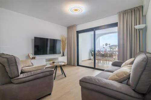 CASA ZUZA - AC, heated pool, 2 terraces, 2 bedrooms & bathrooms, tv channels