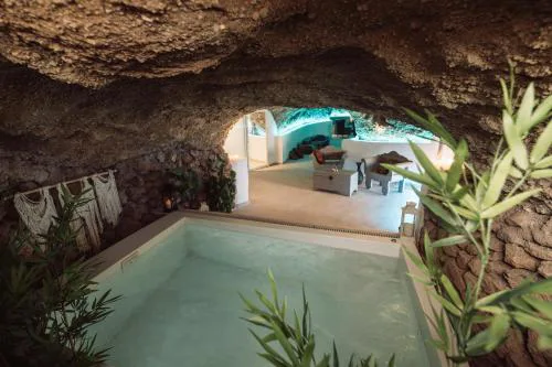 Cueva Thalia - luxury cave with heated indoor pool and garden