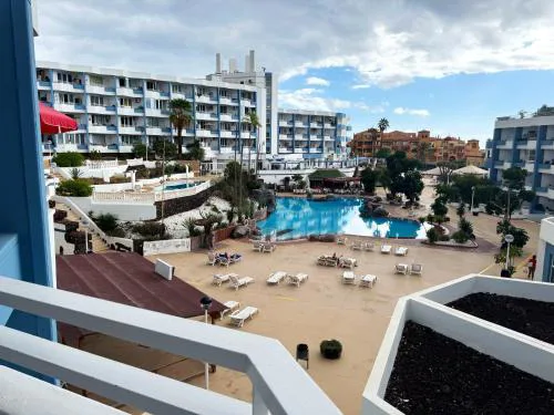 Green Apartment - Air Conditioning and Pool