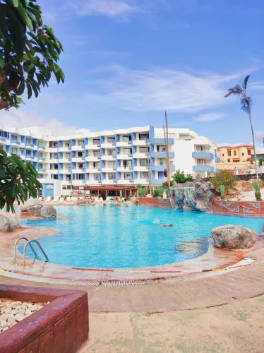 Green Park, swimming-pool, bar, wifi, parking
