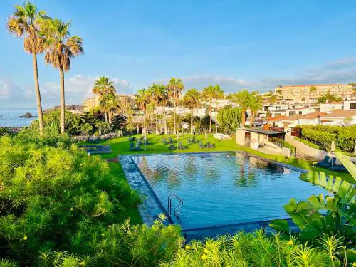 Luxury Villa with sea view, private jacuzzi & heated pool
