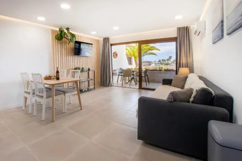 Newly renovated, luxurious apartment with a heated pool - by TENERIFEHINTS
