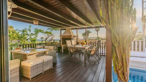Oceanfront villa - Amarilla Breeze