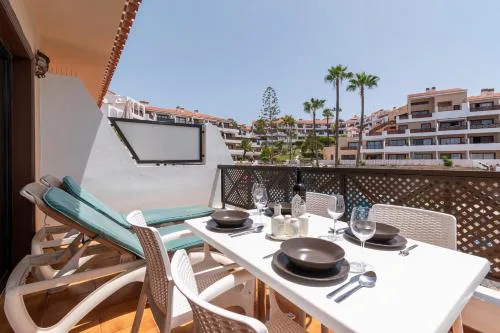 Tranquil 1 Bedroom Apartment Communal Heated Pool