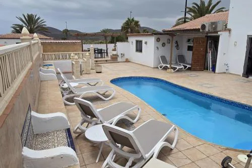VILLA MALPAS Exceptional 3 Bed Villa - Sleeps 6 - Pool - HotTub- Parking