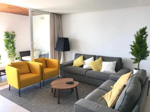 Fantastic 4 bedroom apartment with ocean views!