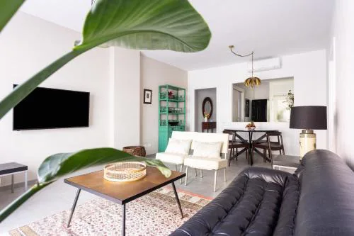 Home2Book Charming Center Apt Santa Cruz