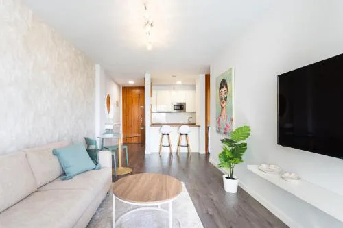 Home2Book Cozy Urban Retreat with Balcony