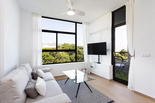 Home2Book Stylish & Luminous Apt Santa Cruz Center