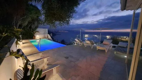 THE CLIFF CASA MARAG